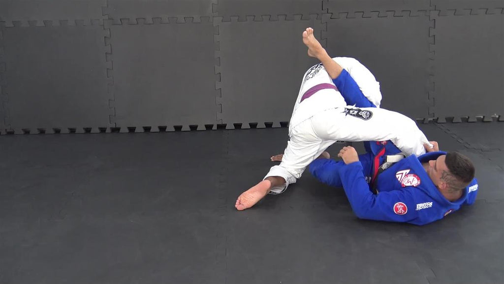 Learn a Quick Sit Up Guard Sweep With Cobrinha – BJJ Fanatics