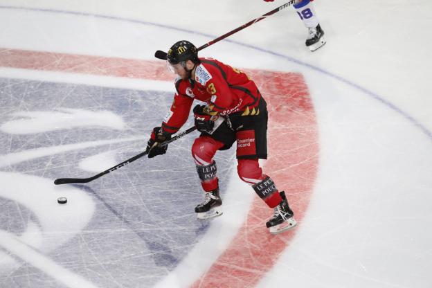 Hockey Player Executes Judo Throw During Brawl