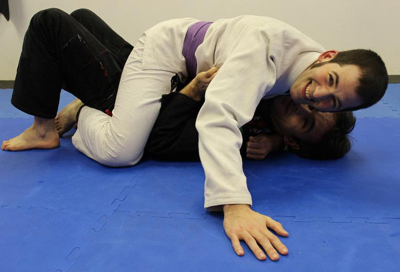 https://bjjfanatics.com/cdn/shop/articles/BJJ-Bristol-Artemis-Brazilian-Jiu-Jitsu-Low-Mount.jpg?crop=center&height=800&v=1544452612&width=800