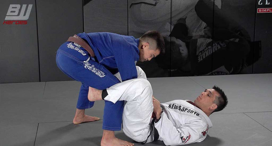 Using the Knee Cut and Leg Drag Against De La Riva