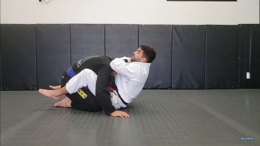 Learn Thomas Lisboa's Loop Choke!