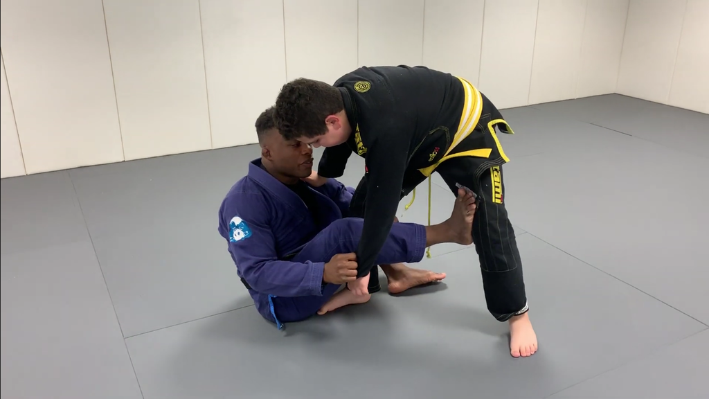 Learn The Basics of Sit Up Guard with Alec Baulding!