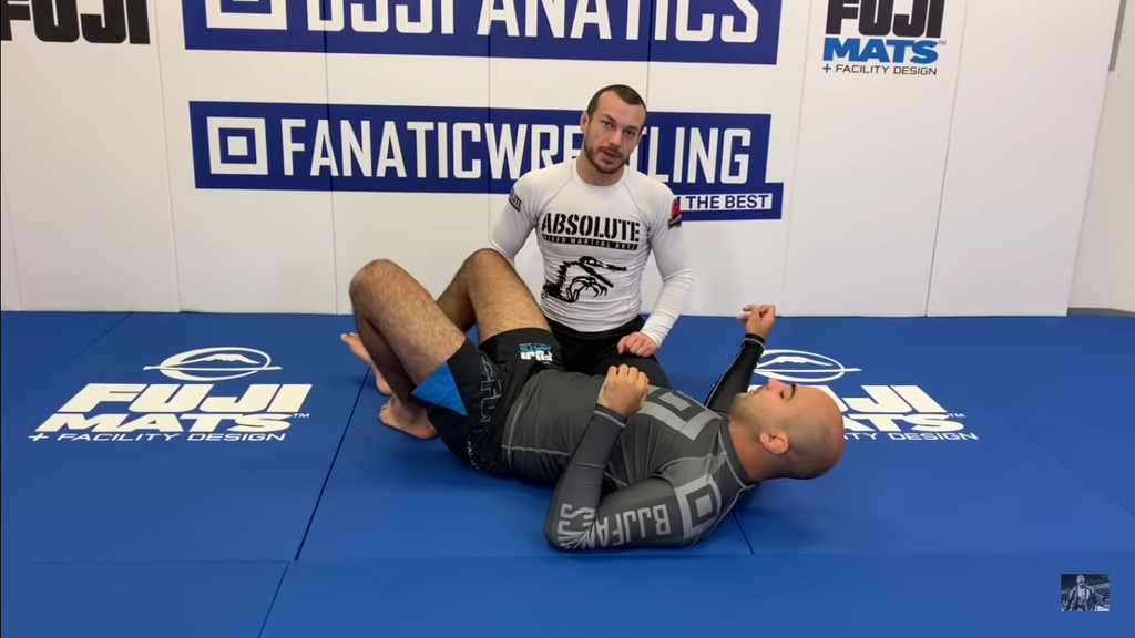 5 Tips to Pass Any No Gi Guard! With Lachlan Giles