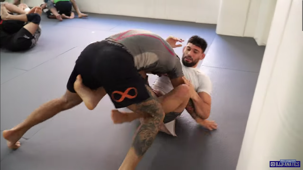 Live Training And Guard Passing Instruction With Matheus Diniz