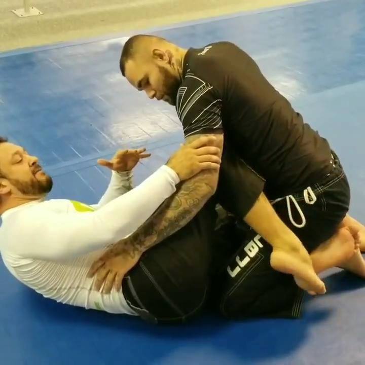 Protect Your Legs with This Amazing Detail from Half Guard Master Tom DeBlass!