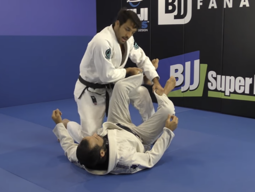 Learn The "Double Leg Drag Pass" From One Of The Best Old School Passers