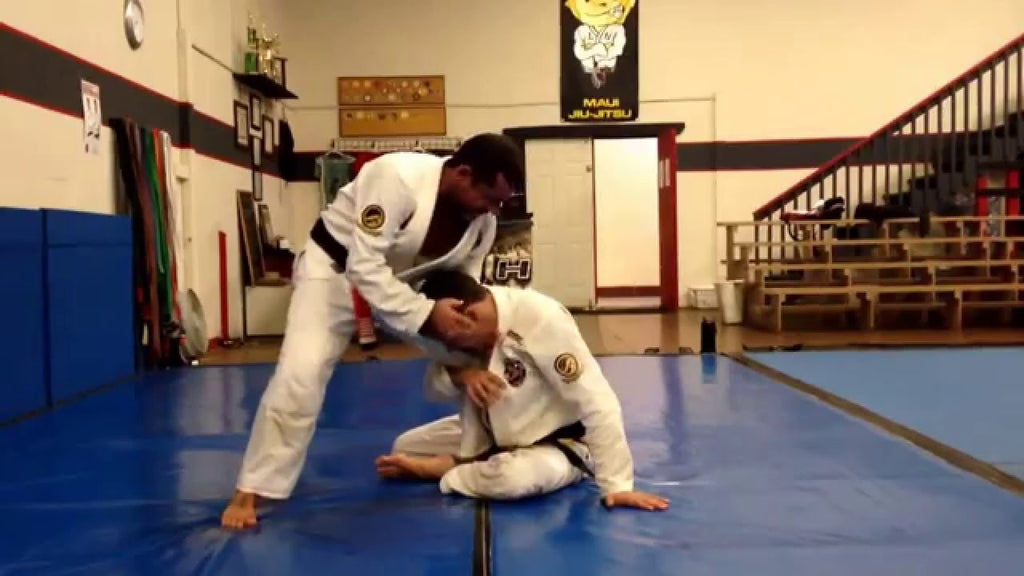 Show the Guard Players You Mean Business with This Loop Choke from Alexandre Vieira