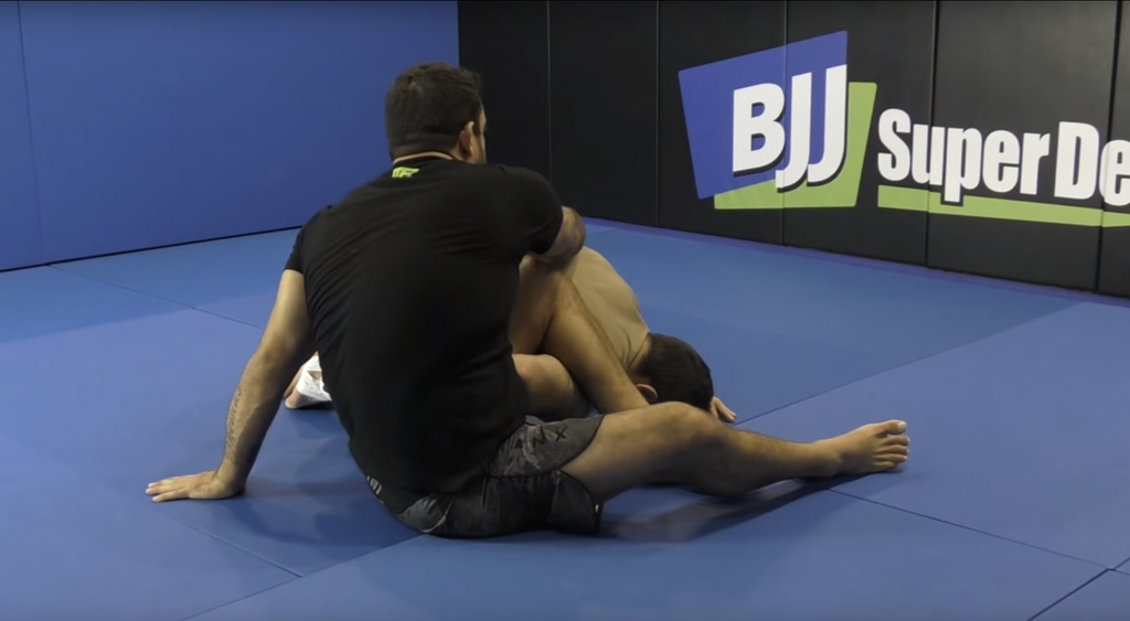3 Ways to Finish The Omoplata in No Gi with Tom Deblass (Video)