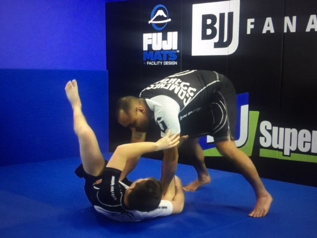 Yuri Simoes Shows An Easy Inverted Guard Pass